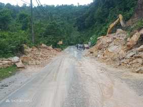 Penyebab Longsor Jalan Lintas Riau - Sumbar, Akibat Penambangan Liar Mengambil Batu di Sisi Tebing
