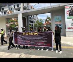 Usut Dugaan Korupsi RSUD Bangkinang dan Kesbangpol Kampar, Mahasiswa  Aksi Tutup Mulut di Kejati Riau ?