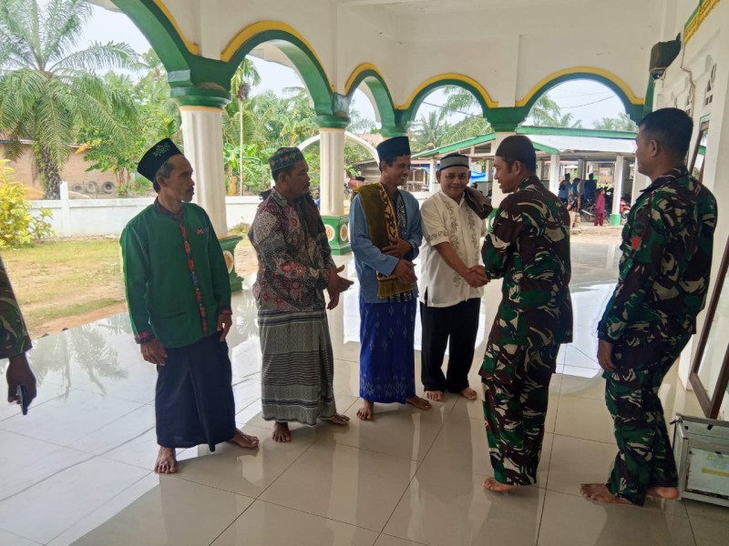 Sholat Jumat dan Jumat Berkah Hiasi Pelaksanaan TMMD ke-125 di Rokan Baru Pesisir