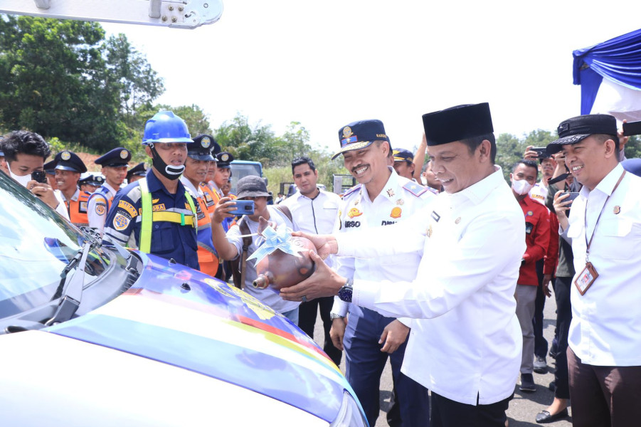 Pj Wali Kota Launching Mobil Layanan Cepat LPJU dan Bus TMP Gratis Bagi ASN