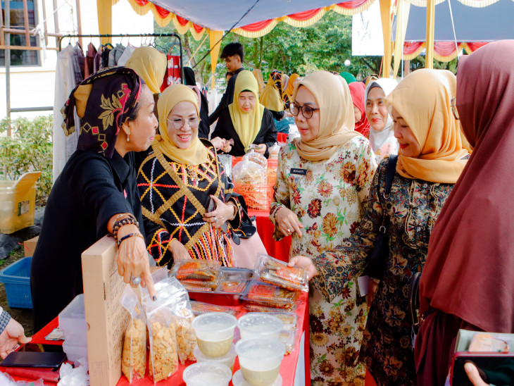 Promosikan Produk Unggulan Daerah, Wakil Bupati Kampar Hadiri Pembukaan Bazar Tambual yang di Selenggarakan Ikatan Mondek Mondek Kuansing Pekanbaru
