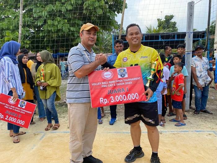 Ketua DPRD Tutup Secara Resmi Open Turnamen Volly Pauh Muda Club Cup 2 Antar Desa se-Kabupaten Kampar