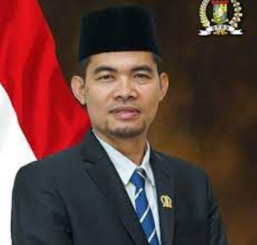 Anggota DPRD Kampar Iib Nursaleh Tinjau Pekerjaan Jalan Desa Tanah Merah