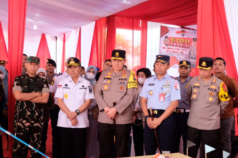 Kapolda Bersama Gubernur Riau Tinjau Pos Pengamanan Mudik