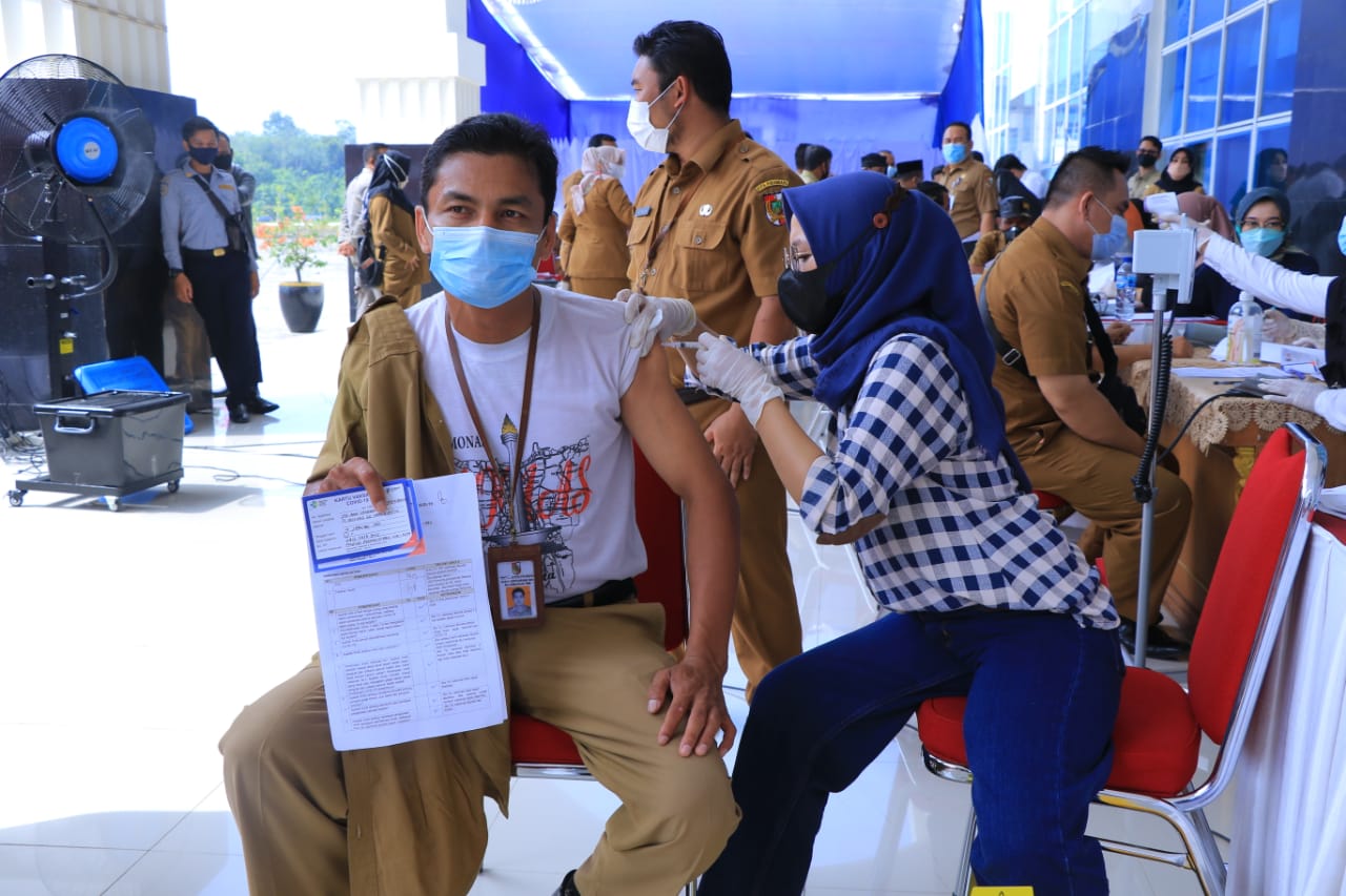 Riau Fokus Vaksinasi, Polri Datangi Rumah-rumah Warga