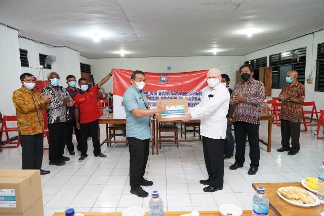 Kemendagri Salurkan Bantuan Masker ke FKUB Provinsi Papua