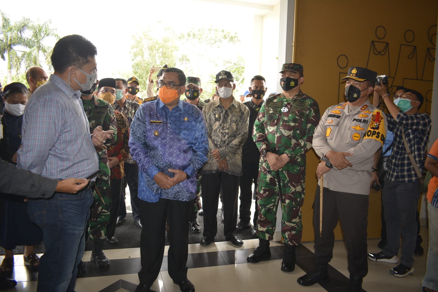 Kapolresta Pekanbaru Dampingi Kapolda Tinjau Prokes di Sejumlah Gereja