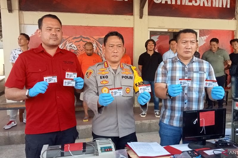 Sindikat Pemalsuan SIM di Jambi Ditangkap di Pekanbaru