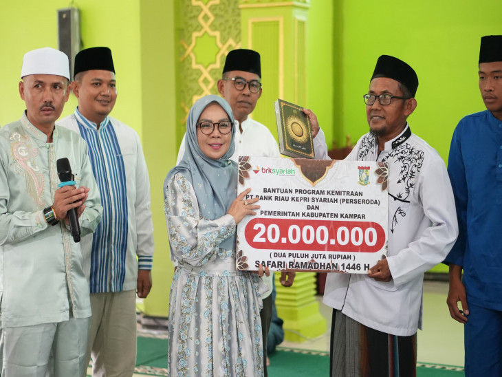 Wakil Bupati Dr Misharti Sampaikan Program Kampar saat Safari Ramadhan di Deli Makmur