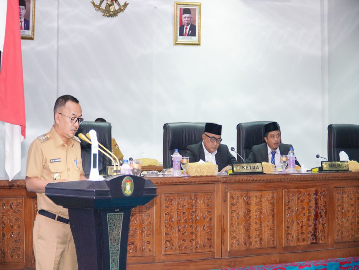 Rapat Paripurna Ranperda Perubahan APBD 2023, DPRD Kampar Mendengarkan Pidato Pengantar Pj Bupati Kampar