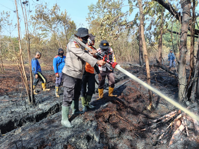 Bersinergi dengan Stakeholder, Polsek Bengkalis 14 Hari Padamkan Karhutla