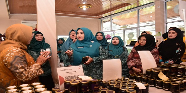 Ketua TP PKK Ricana Djayanti Hambali sampaikan ke Ketua TP PKK Provinsi Riau, Pemda Kampar Selalu Mendukung Pengembangan UMKM Lokal Agar Dapat Berinovasi