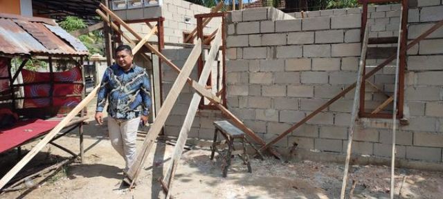 Anggota DPRD Kampar Diski Tinjau Rehab Rumah di Desa Pulau jambu