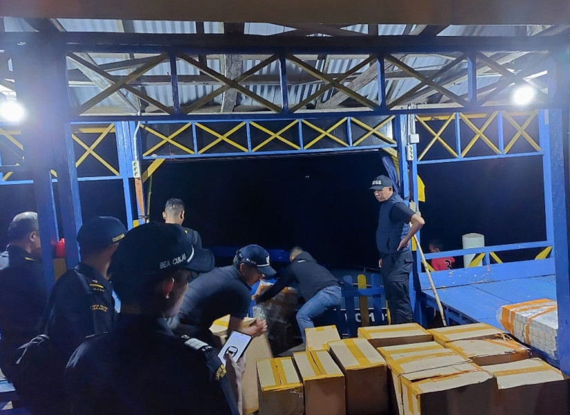 Bawa Ribuan Slop Rokok Illegal, Tiga Orang di Inhil Diamankan Satpolairud