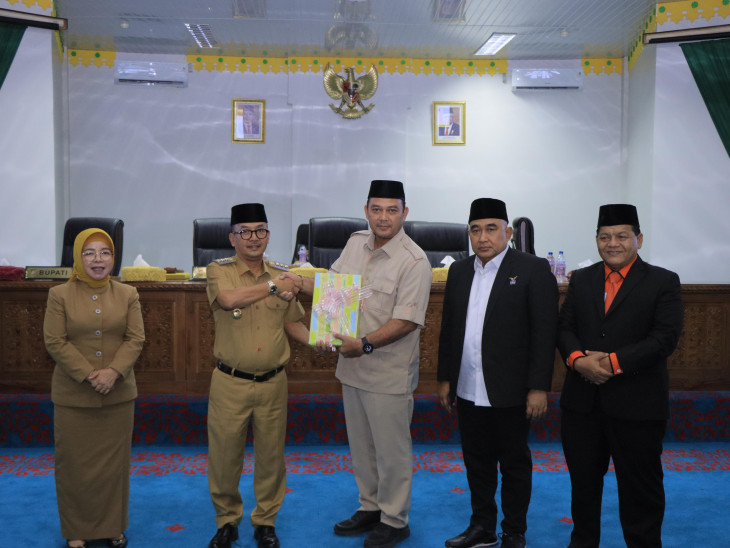 DPRD Kampar Rapat Paripurna Mengagendakan Pidato Pengantar Pj Bupati Kampar Tentang Ranperda APBD Kabupaten Kampar TA 2024