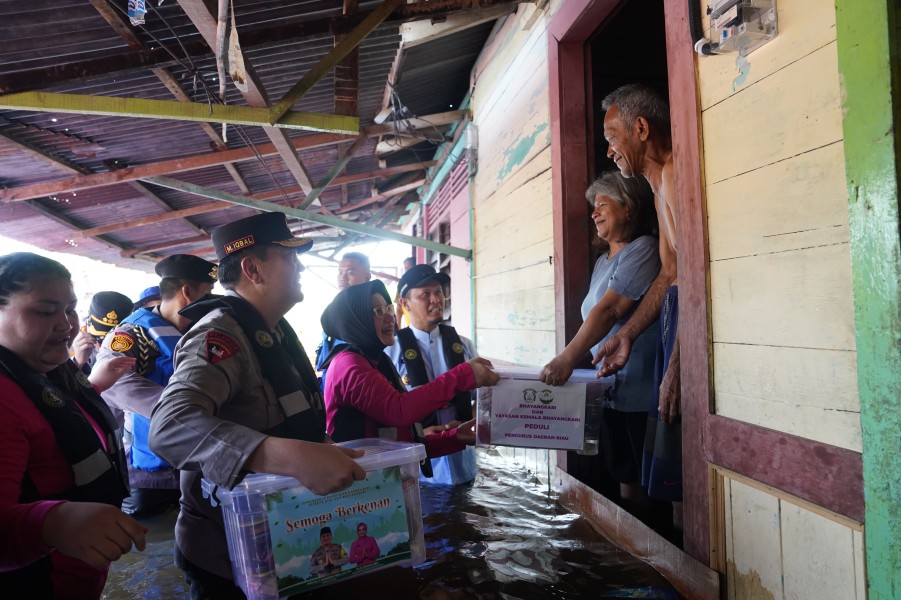 Terobos Banjir Rumbai, Kapolda dan Wali Kota Pastikan Warga Tak Sendiri