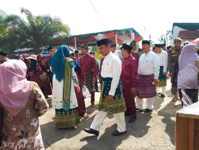 Bupati, Wabup dan Sekda Kampar Tinjau Stand Bazar 21 Kecamatan pada MTQ Ke-54 Tahun 2025