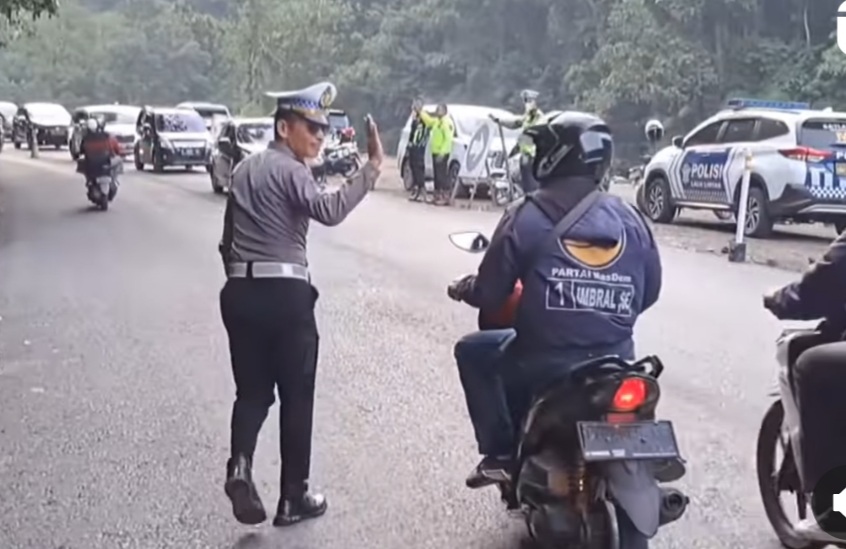 Akses Jalan yang Terputus di Lembah Anai Sumbar Kembali Dibuka