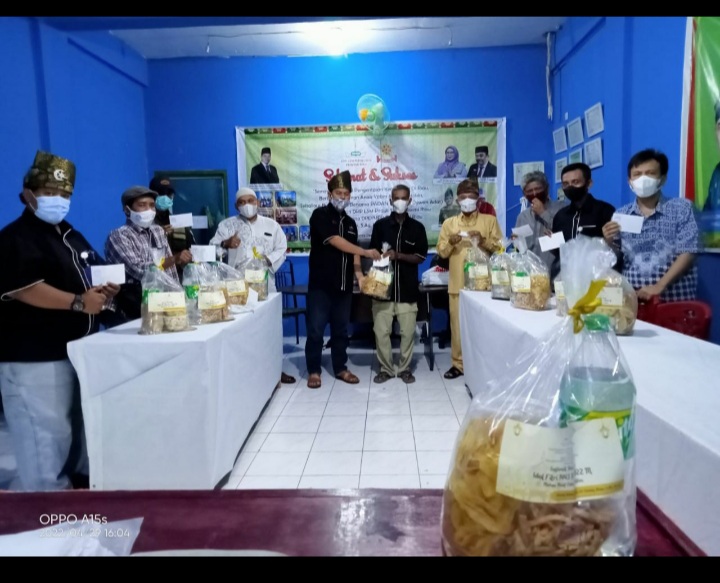 PADAN Riau dan DPP LSM Peduli SDM Prov Riau Sukses Gelar Berbagi Bingkisan Kue Lebaran Bagi Warga Ekonomi Lemah