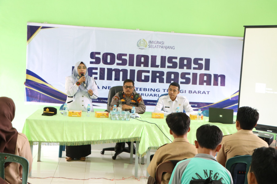 Biar Nggak Ketipu! Imigrasi Ngasih Wejangan ke Siswa SMAN 1 Tebingtinggi Barat