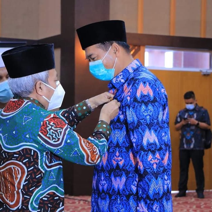 Berhasil Kembangkan Masjid Paripurna, Wali Kota Terima Pin Emas dari Kemenag RI