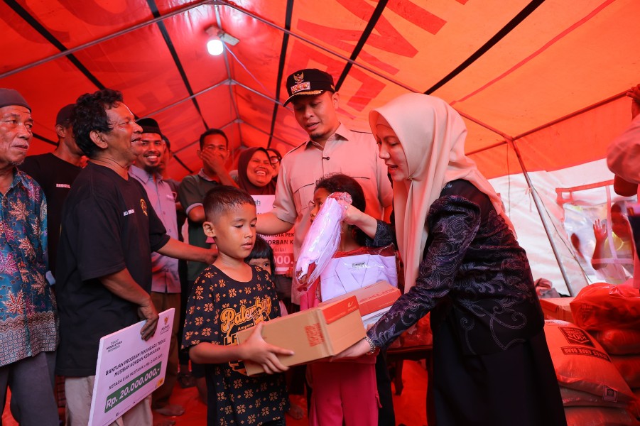 Wali Kota Agung Kembali Kunjungi Korban Kebakaran Sukajadi, Salurkan Bantuan