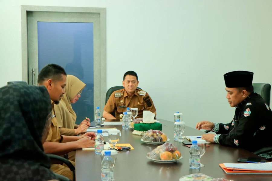 Pj Bupati Kampar Hambali Minta Dirut PT BPR Sarimadu Membangkitkan Kembali Perusahaan Daerah