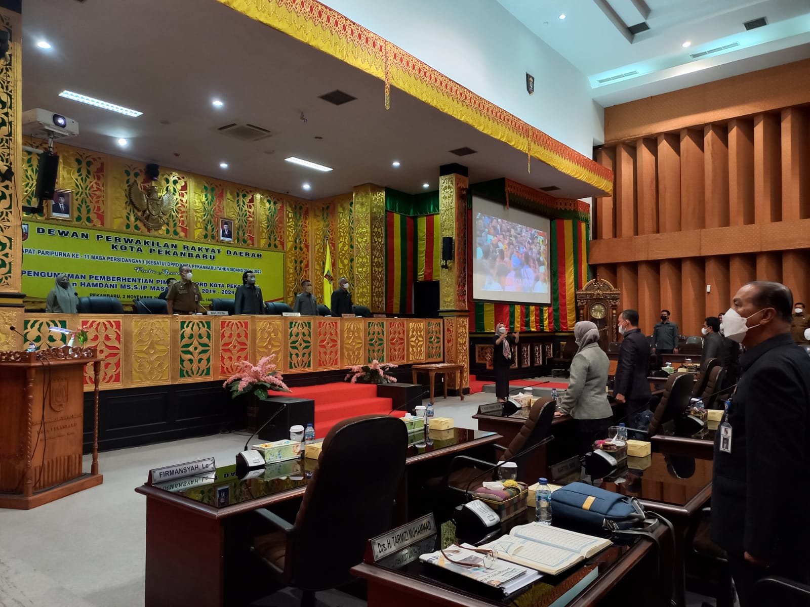 32 Dewan Sepakat Hamdani Diturunkan Sebagai Ketua DPRD Kota Pekanbaru