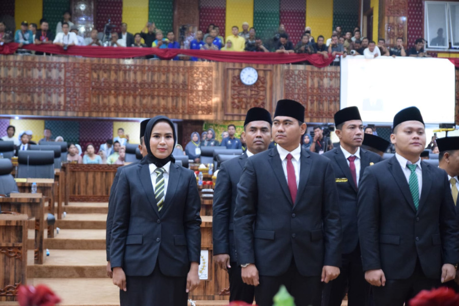 Devi Paranita SIP, Mantan Wartawan Dilantik Jadi Anggota DPRD Rohil