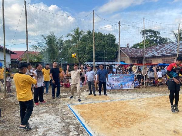 Ketua DPRD Kampar Berharap Semi Open Turnamen Bola Volly Pauh Muda Club Cup 2 Jadi Agenda Rutin