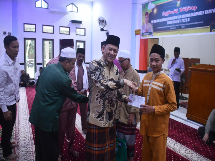 Sekda Kampar Hambali Safari Ramadhan di Masjid Al-m+Munawwarah Desa Bukit Betung Kampar Kiri Hulu