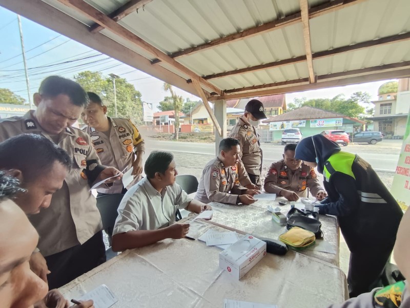 Riksakes Personel Polsek Bangkinang Barat, Sidokkes Temukan Tekanan Darah dan Gula Darah yang Tinggi