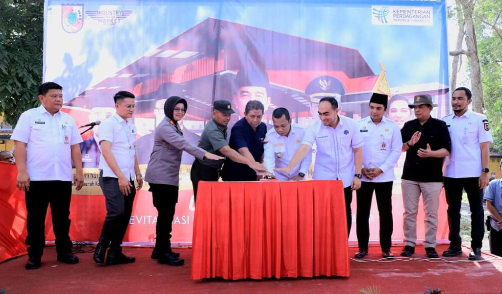 Pj Wali Kota Lakukan Ground Breaking Revitalisasi Pasar Palapa Pekanbaru
