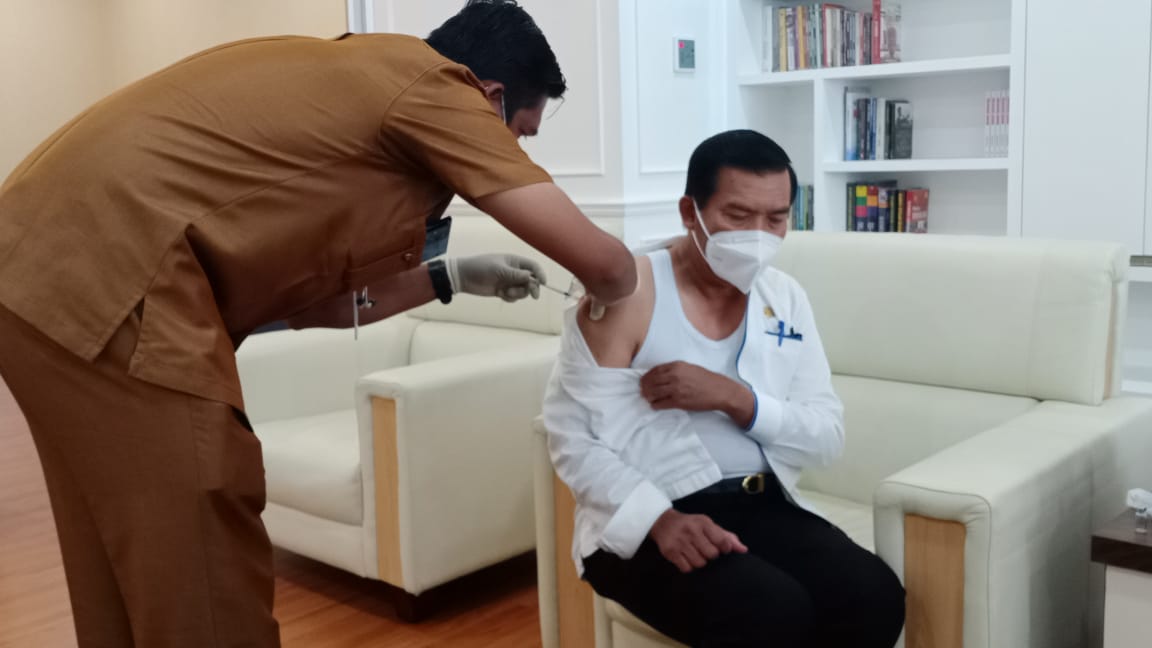 Wali Kota Pekanbaru Divaksin Covid-19, Kategori Lanjut Usia