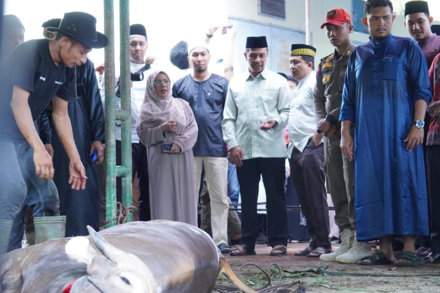 Kapolda Riau Ajak Lestarikan Alam Negeri Junjungan, Kapolsek Bengkalis Terima Bibit Durian Musangking