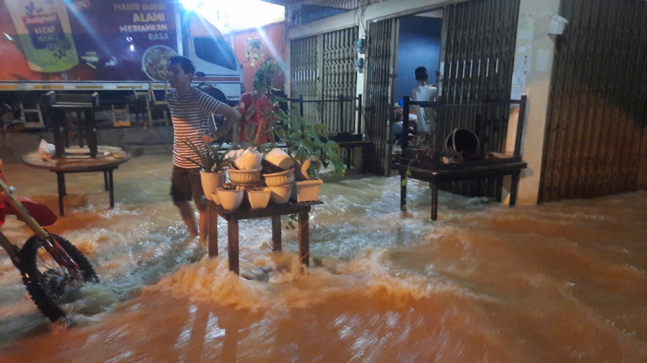 BPBD Kampar Imbau Warga Rumahnya Tergenang Agar Perhatikan Jaringan Listrik