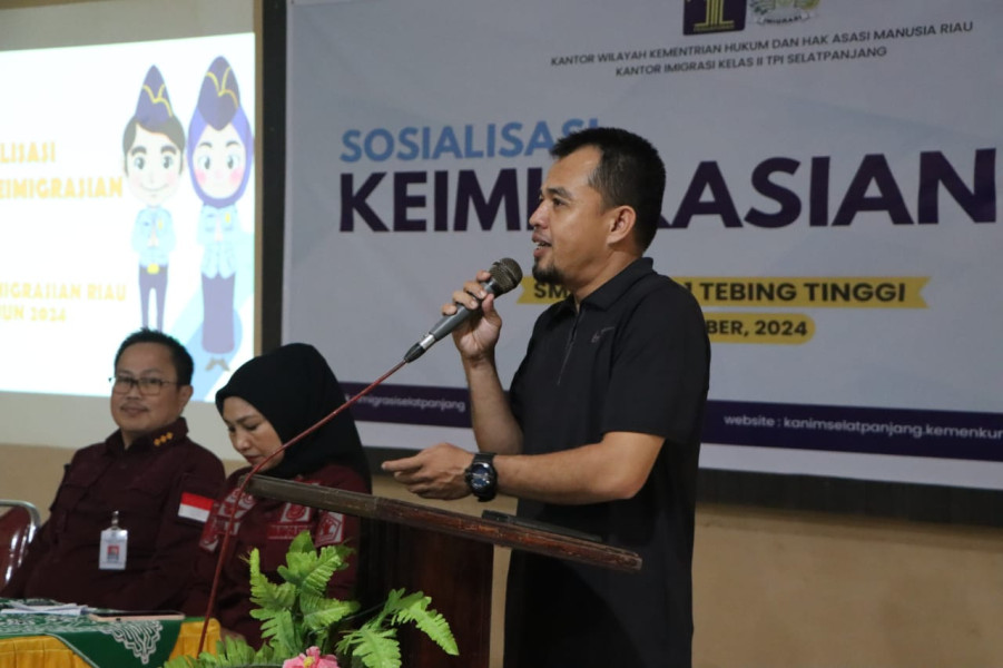 Imigrasi Menggelar Sosialisasi di SMK Negeri 1 Tebingtinggi