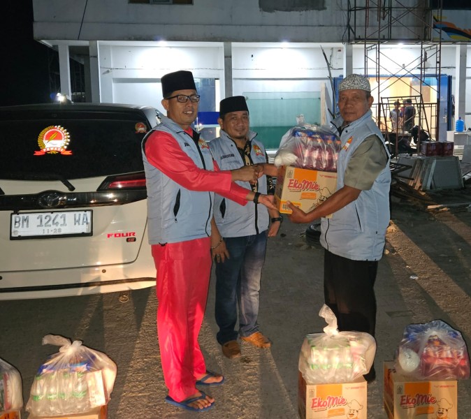 Zulfan Effendi Salurkan Paket Lebaran untuk Pengurus DPP PKWACI