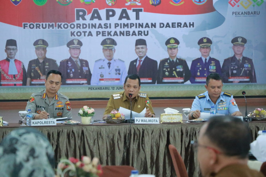 Pj Wali Kota Rapat Bahas Masalah Penting di Pekanbaru Bersama Forkopimda