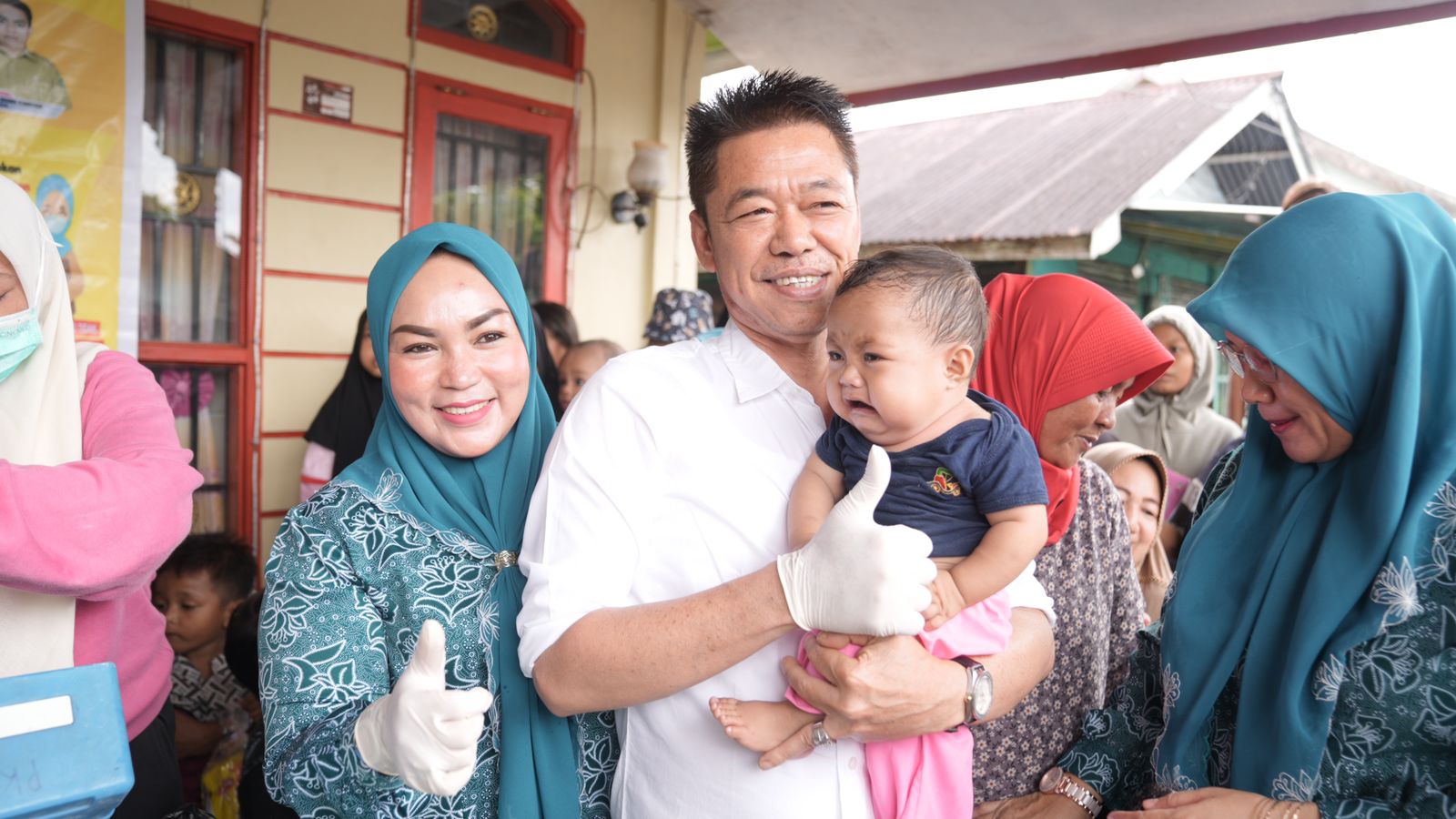 Bupati Rohil Tinjau Pemberian Imunisasi Polio kepada Anak