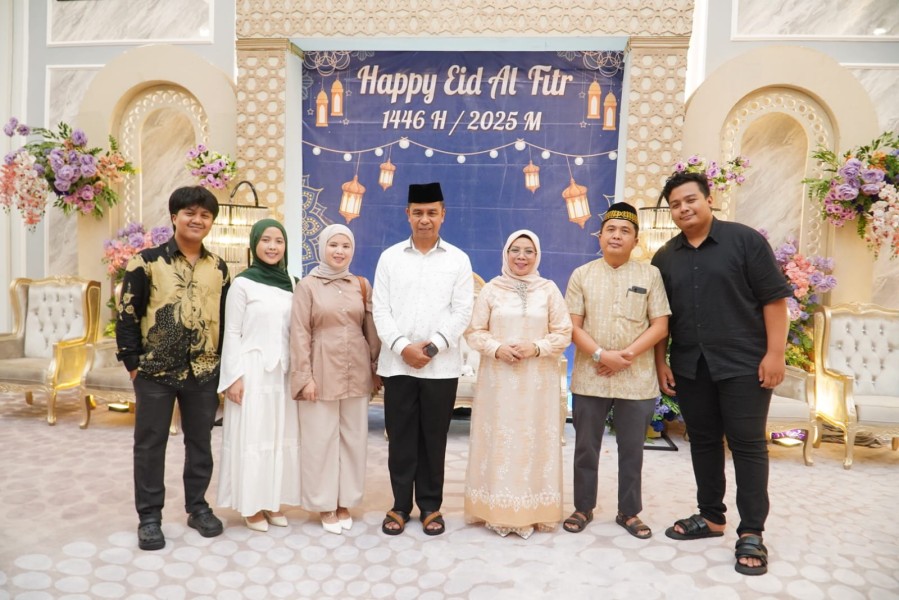 Open Hause di Lebaran Kedua, Bupati Kampar Ahmad Yuzar Sambut Hangat Wabup Beserta Keluarga