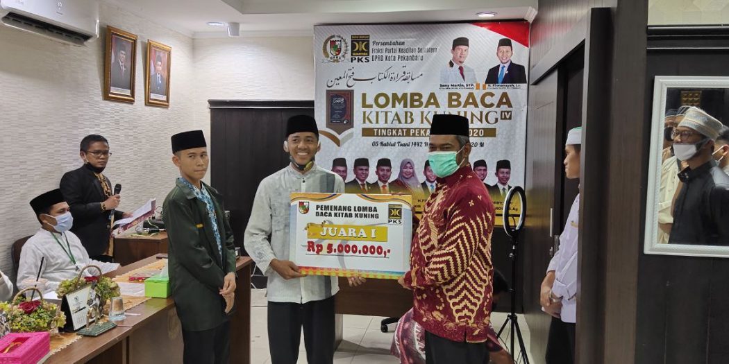 Santri Ponpes Al Munawarah Juara Lomba Baca Kitab Kuning