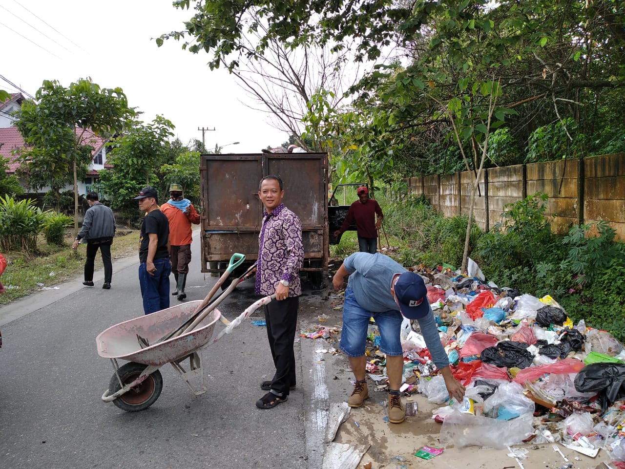 Komisi I Sidak ke Tumpukan Sampah yang Tak Terangkut