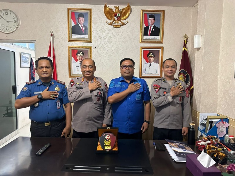 Brimob Polda Riau Perkuat Koordinasi dengan DPKP Pekanbaru untuk Tingkatkan Respons Darurat