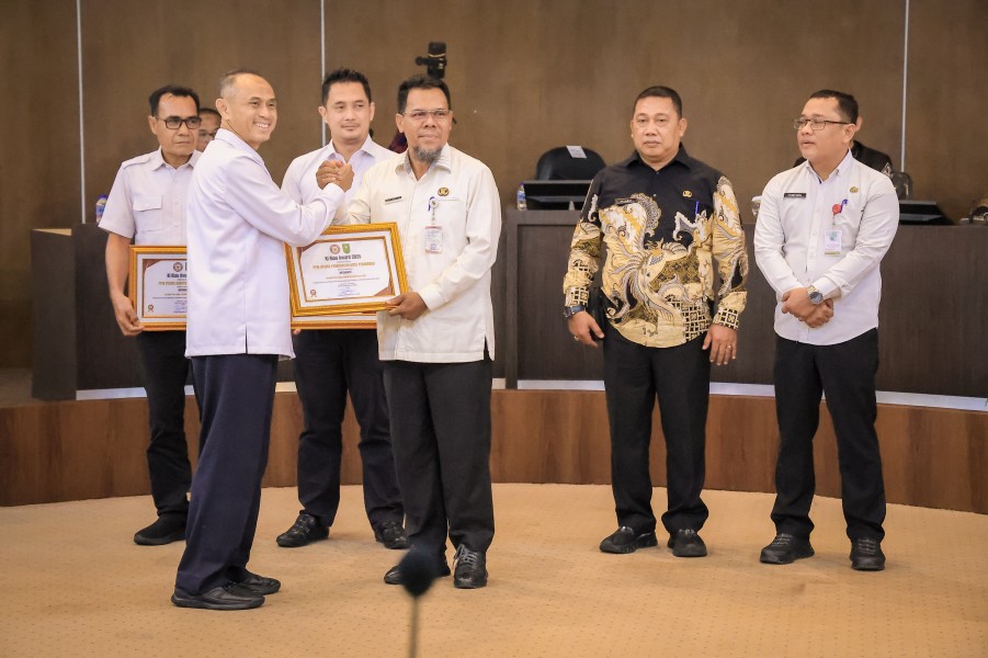 Pemko Pekanbaru Raih Predikat Informatif di KI Riau Award 2025
