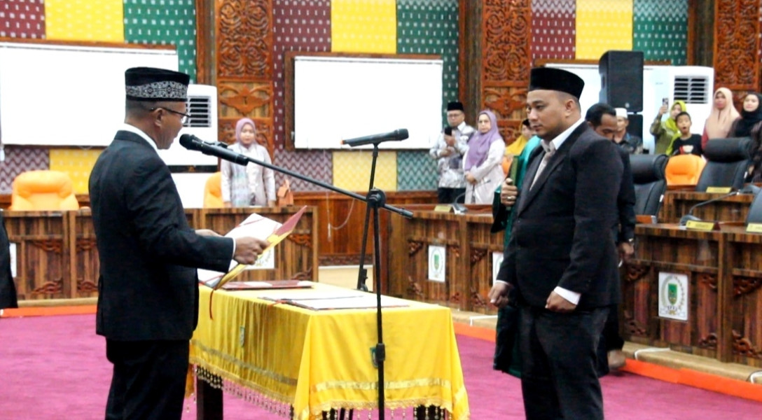 Wakil Ketua DPRD Rohil Lantik PAW Anggota DPRD Rohil Partai Berkarya