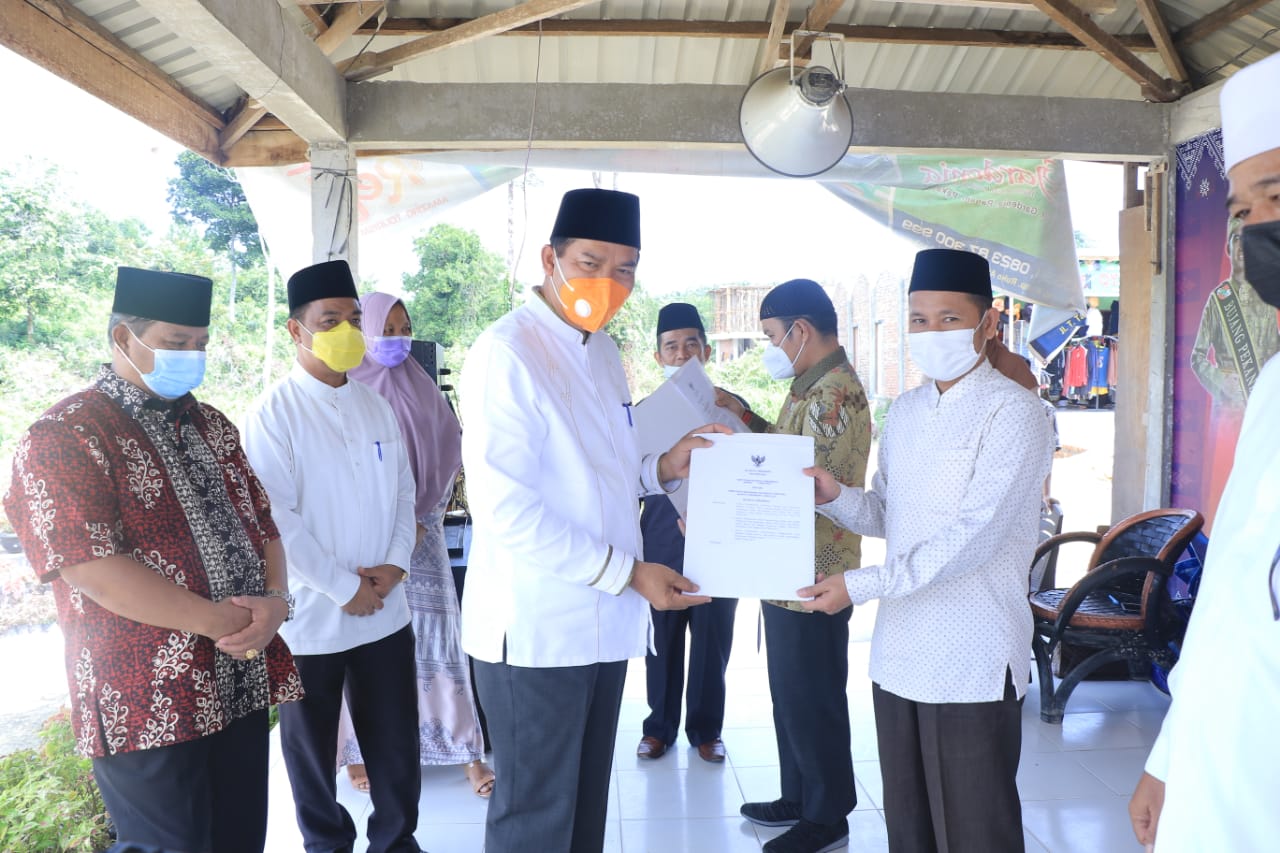 99 Imam Masjid Paripurna Terima SK di Taman Refi Sialang Rampai