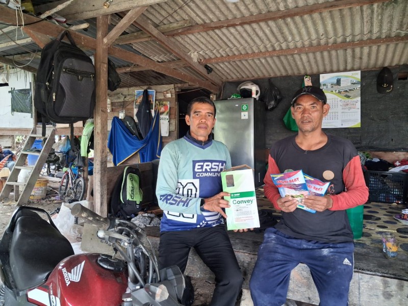 Dukung Ketahanan Pangan, Polsek Rupat Salurkan Pestisida untuk Petani Jagung Pipil
