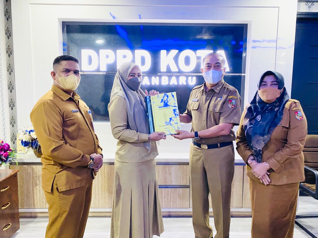 Pemko Pekanbaru Serahkan Draf KUA PPAS R-APBD 2022 ke DPRD Pekanbaru