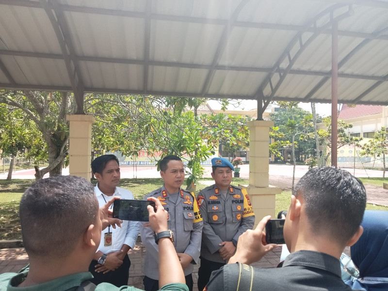 164 Personel Polres Kampar dan BKO Brimob Polda Riau Amankan Rapat Pleno KPU